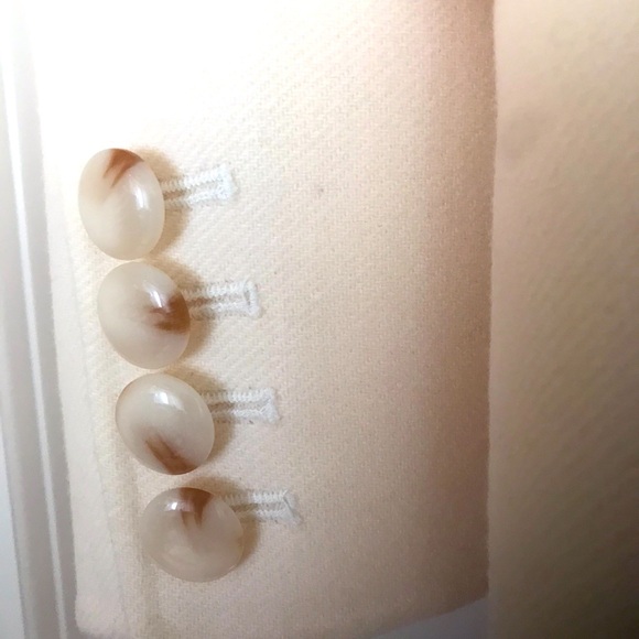 NWOT's Talbots Vanilla Lightweight 100% Wool Blazer - Picture 5 of 6